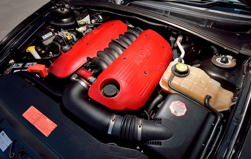 hsv gtsr engine bay