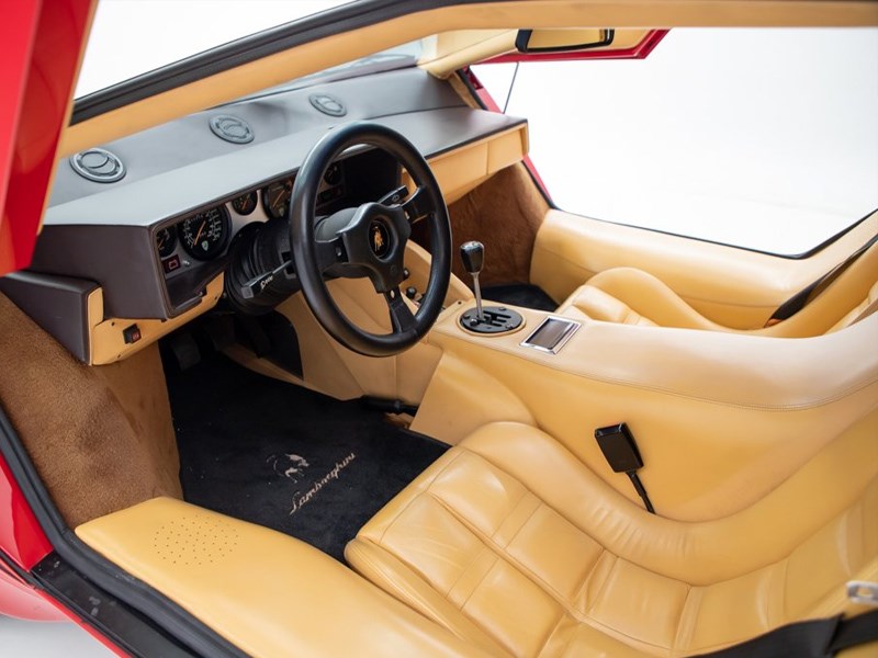 Andrettis Countach interior