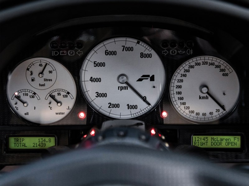 McLaren F1 LM Specification interior instruments