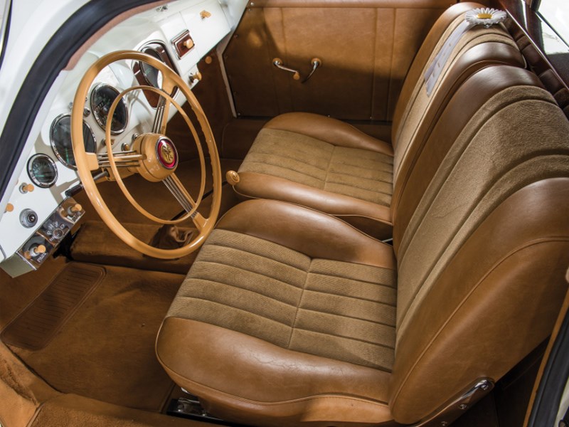 Porsche 356 Limousine interior front