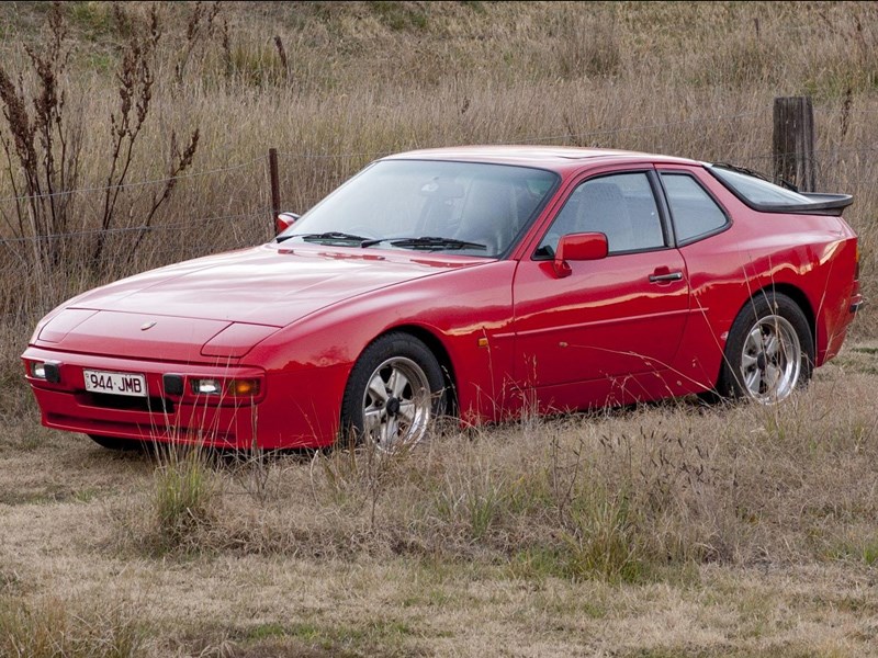 Porsche 944