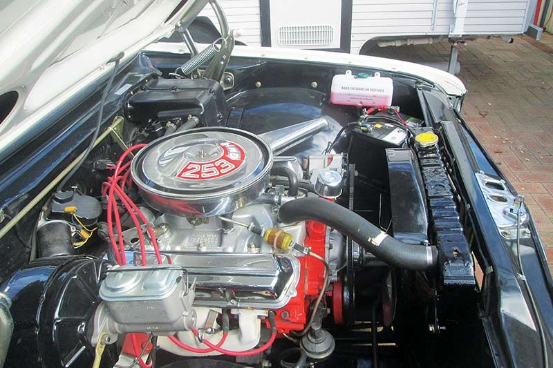 holden ht kingswood engine bay