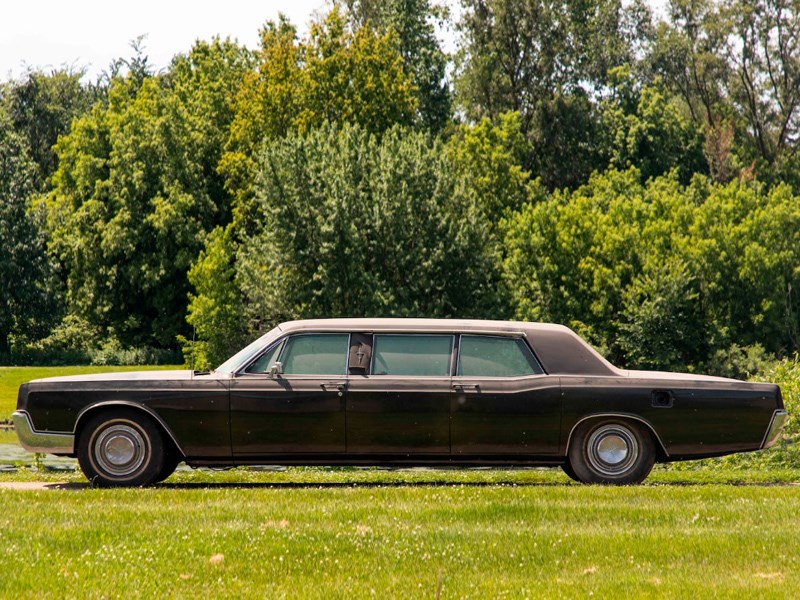 Presley family car side