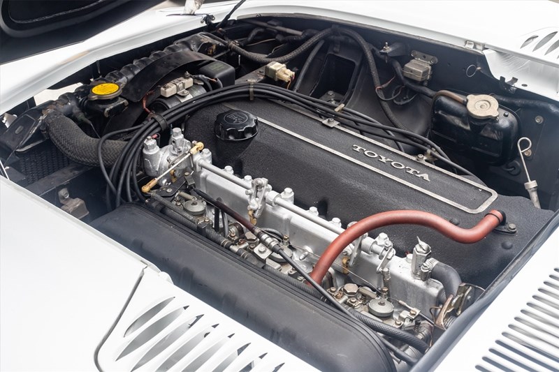 Toyota 2000GT engine