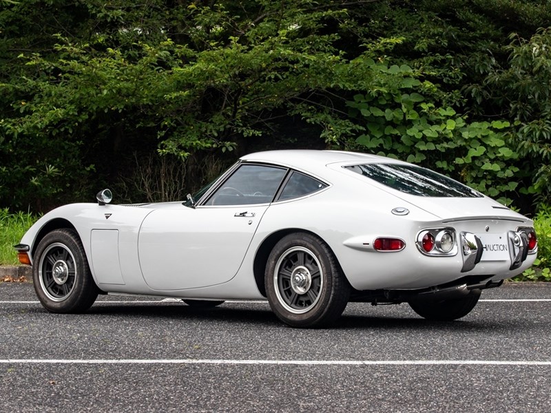 Toyota 2000GT rear