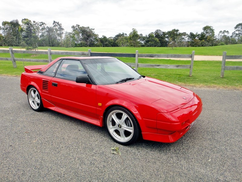 Toyota MR2 front