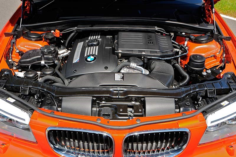 bmw 1m engine bay