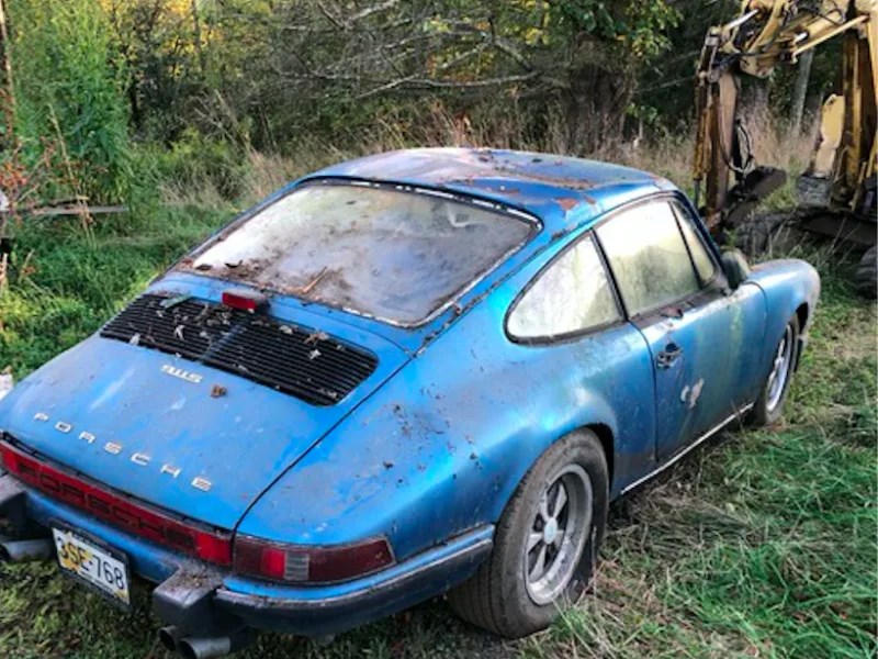 Barn find 911 uncovered rear