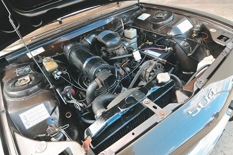 peugeot 504 engine bay