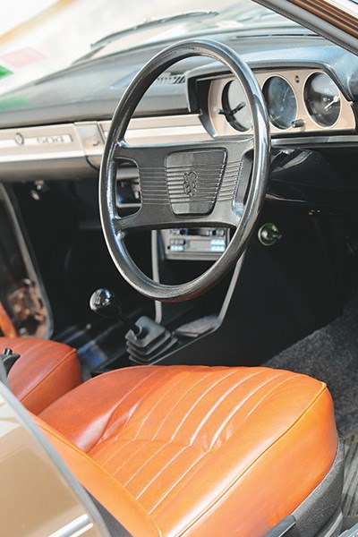 peugeot 504 interior 2