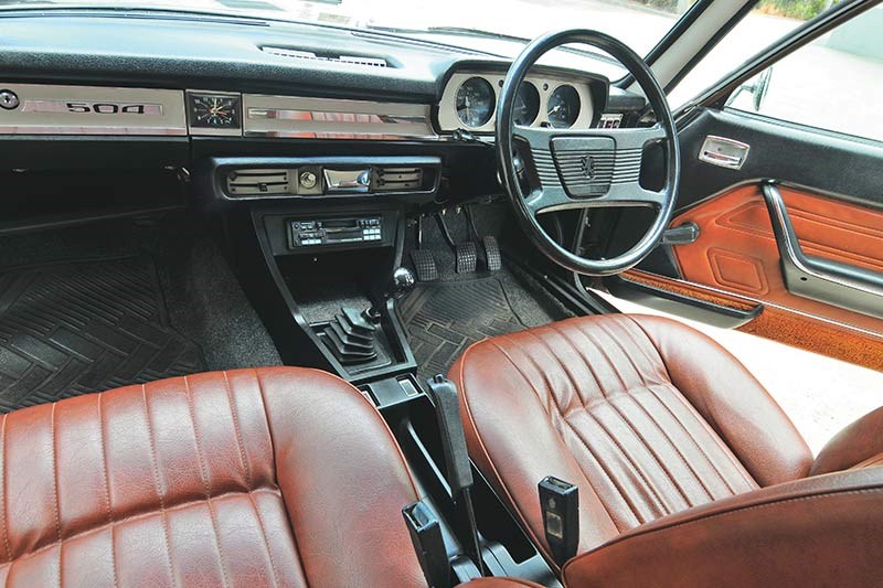 peugeot 504 interior