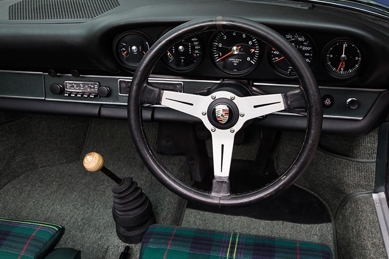 porsche 911 dash