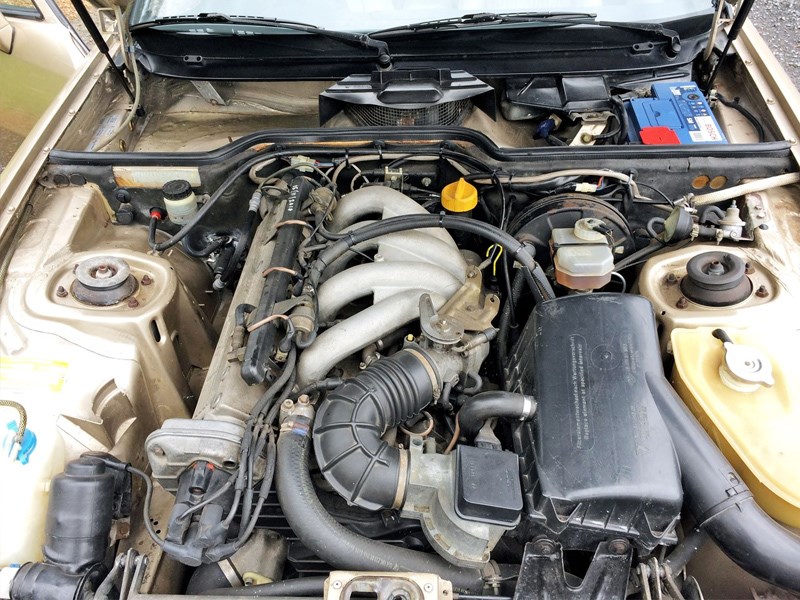 Porsche 924 S engine