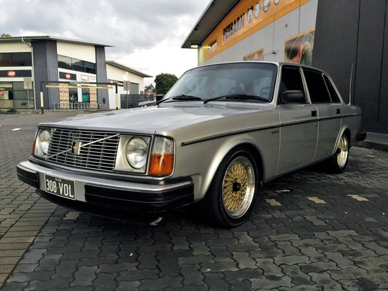 Volvo 264 V8 front side