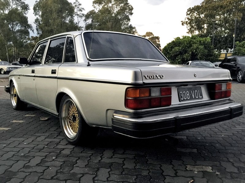 Volvo 264 V8 rear side