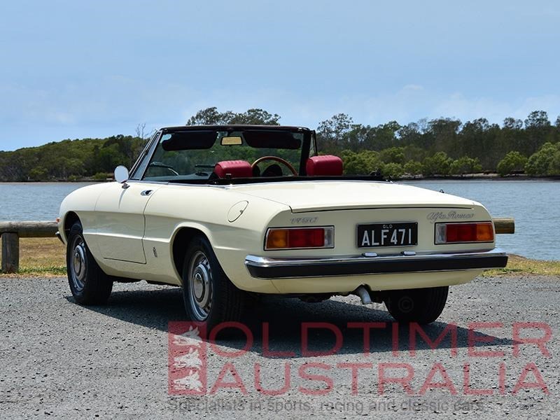 Alfa Romeo Spider 1750 rear side