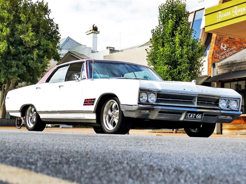 Buick Wildcat front side