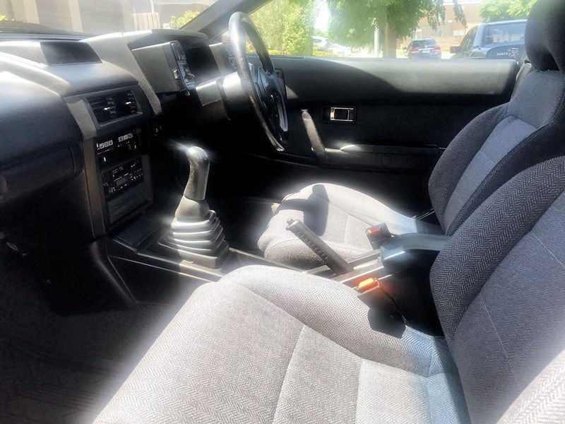 Nissan EXA interior front seats