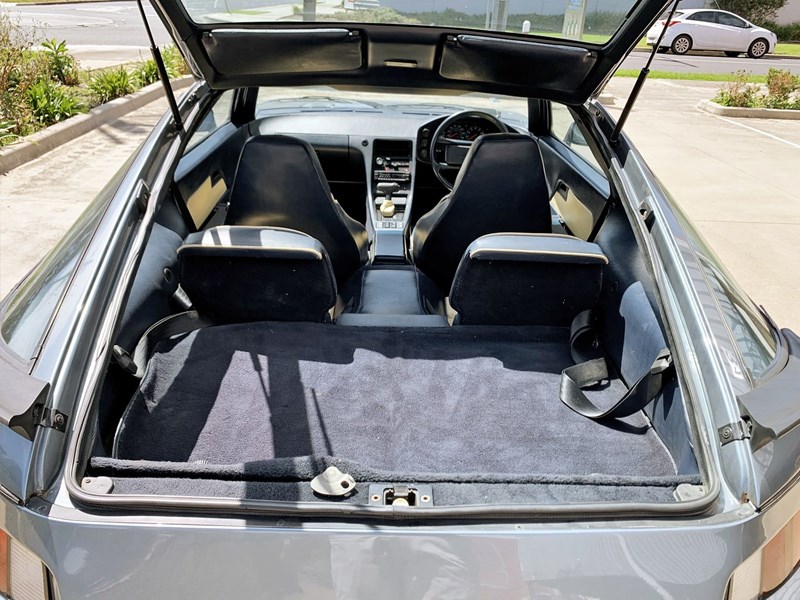 Porsche 928 S interior boot