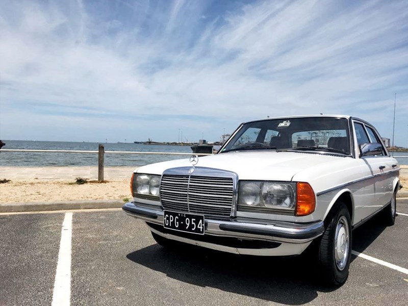 W123 Saloon front side