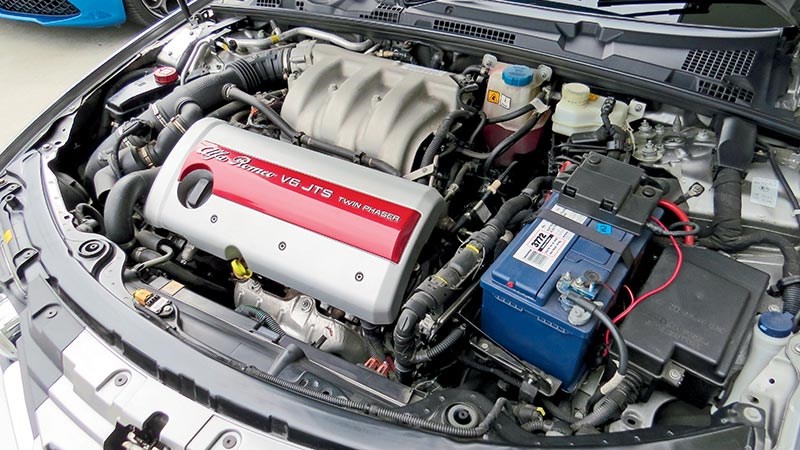 alfa romeo 159 engine bay