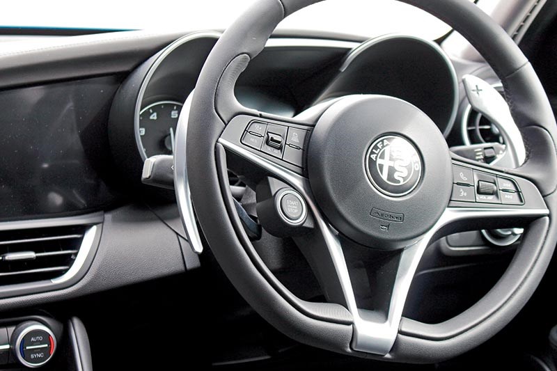 alfa romeo giulia dash