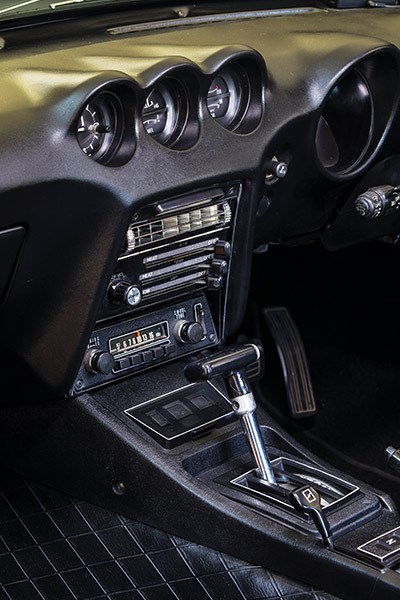 datsun 240z console