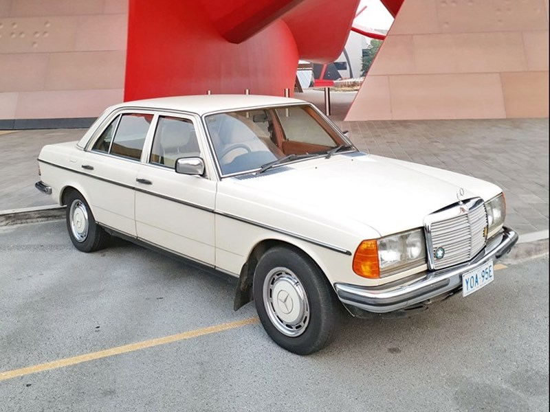 W123 280E front side