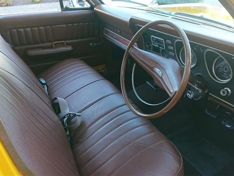 XY 4x4 interior