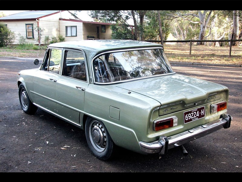 Alfa Romeo Giulia Super rear