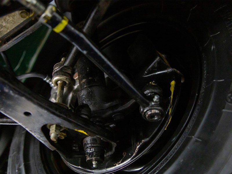 Datsun 240Z undercarriage