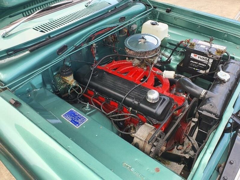 VC Valiant engine