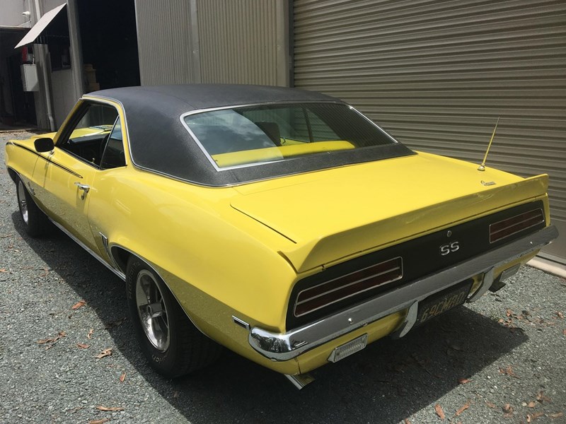 camaro ss rear side