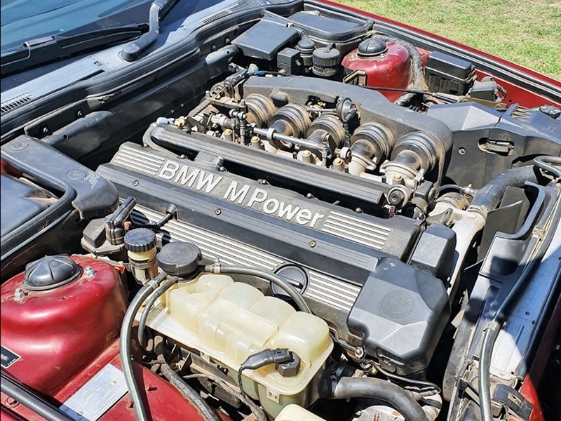 BMW e34 M5 engine