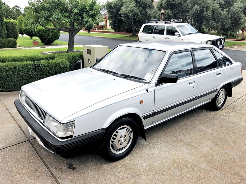 Camry GLI front side