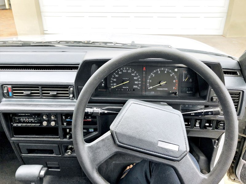 Camry GLI interior front