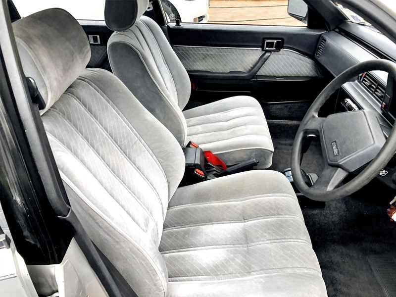 Camry GLI interior side