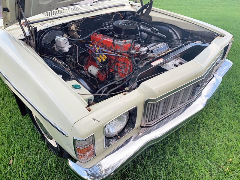 HX Kingswood ute engine