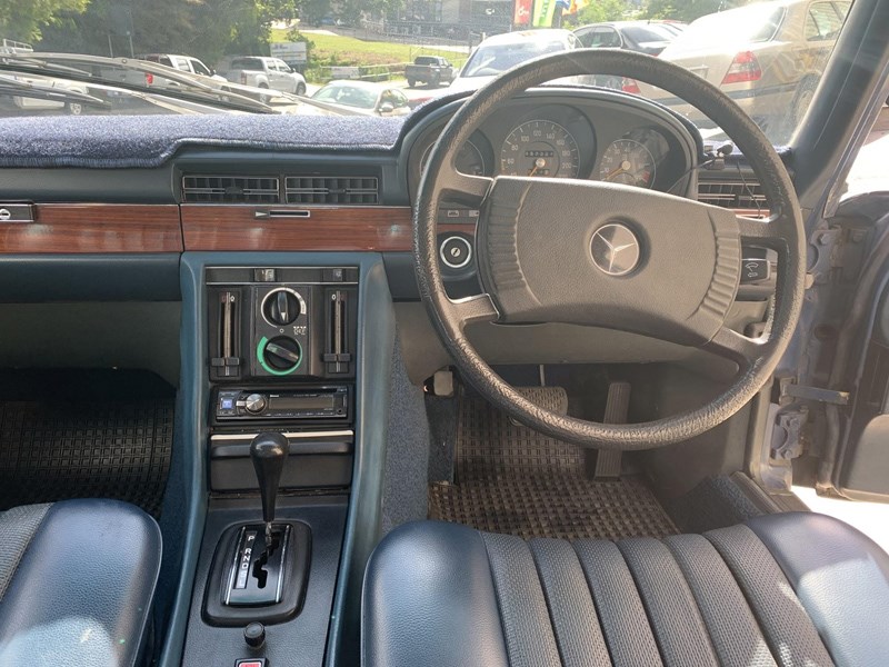 W116 280SE interior front