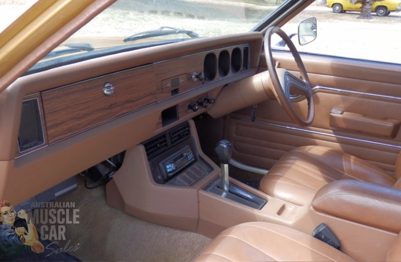 LX Torana SL interior side