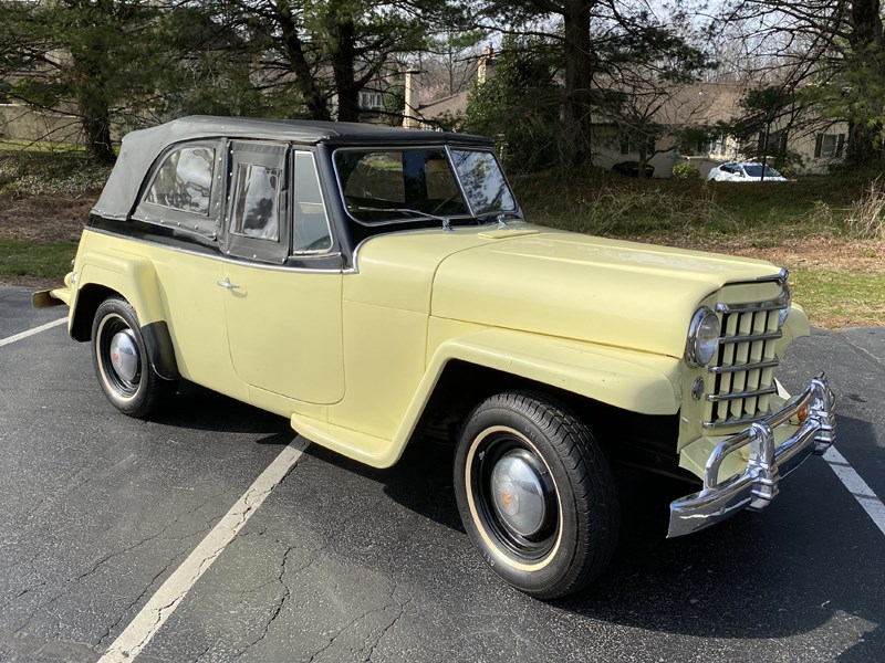 Willys Jeepster front side
