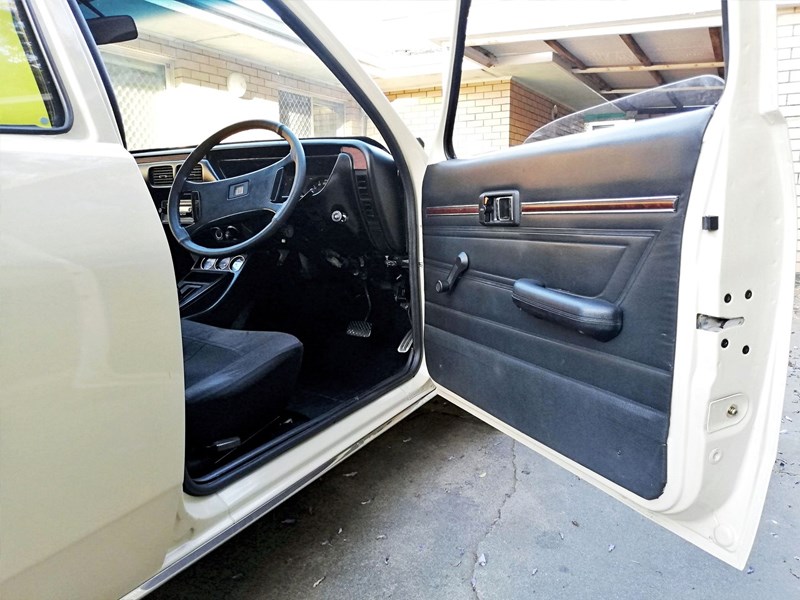 Isuzu Gemini tempter interior door