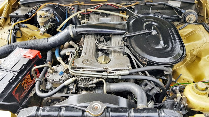 W123 280SEL engine