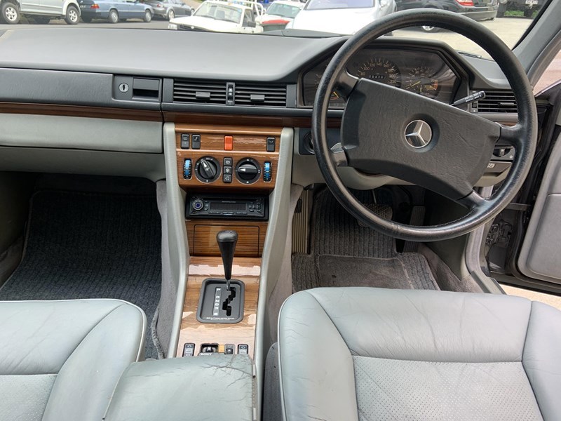 W124 300E interior