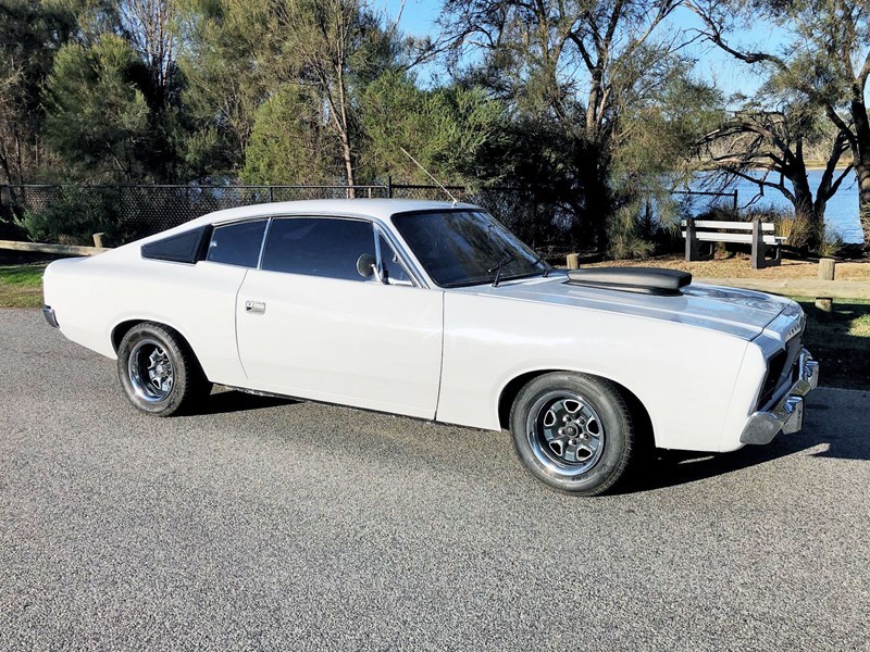 CL Valiant Charger side