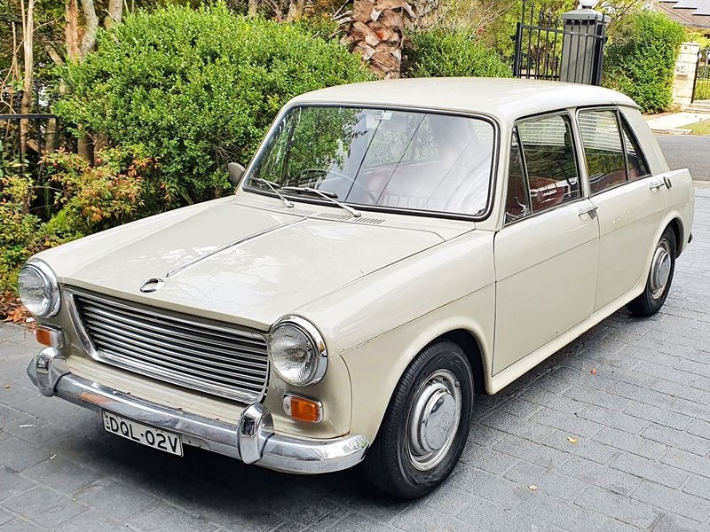 Morris 1100 Mk1 front side