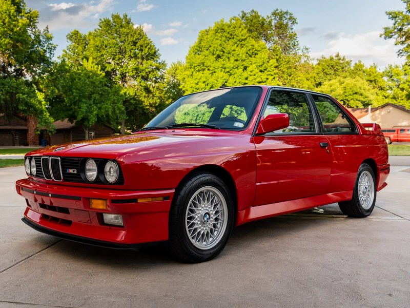 BMW E30 M3 front side two