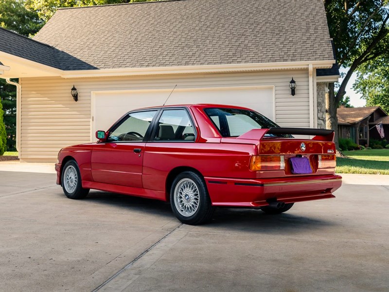 BMW E30 M3 rear side