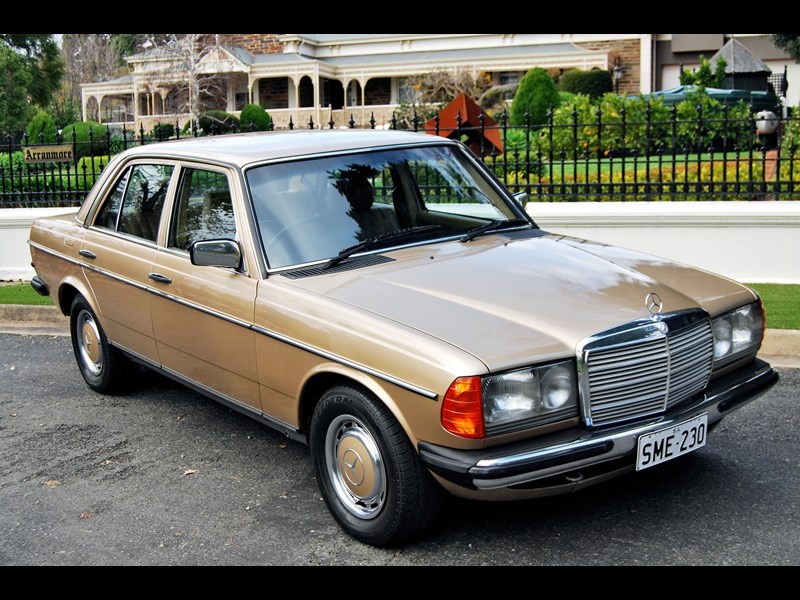 W123 front side