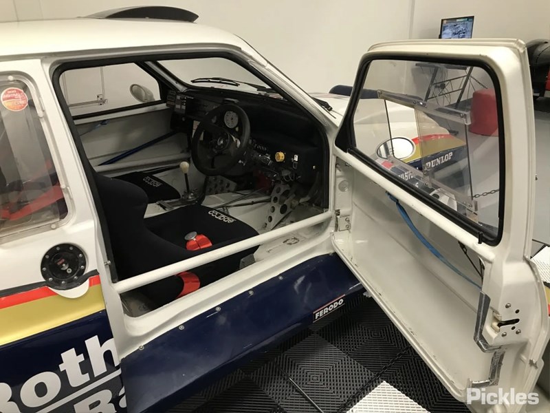 mg metro 6r4 interior